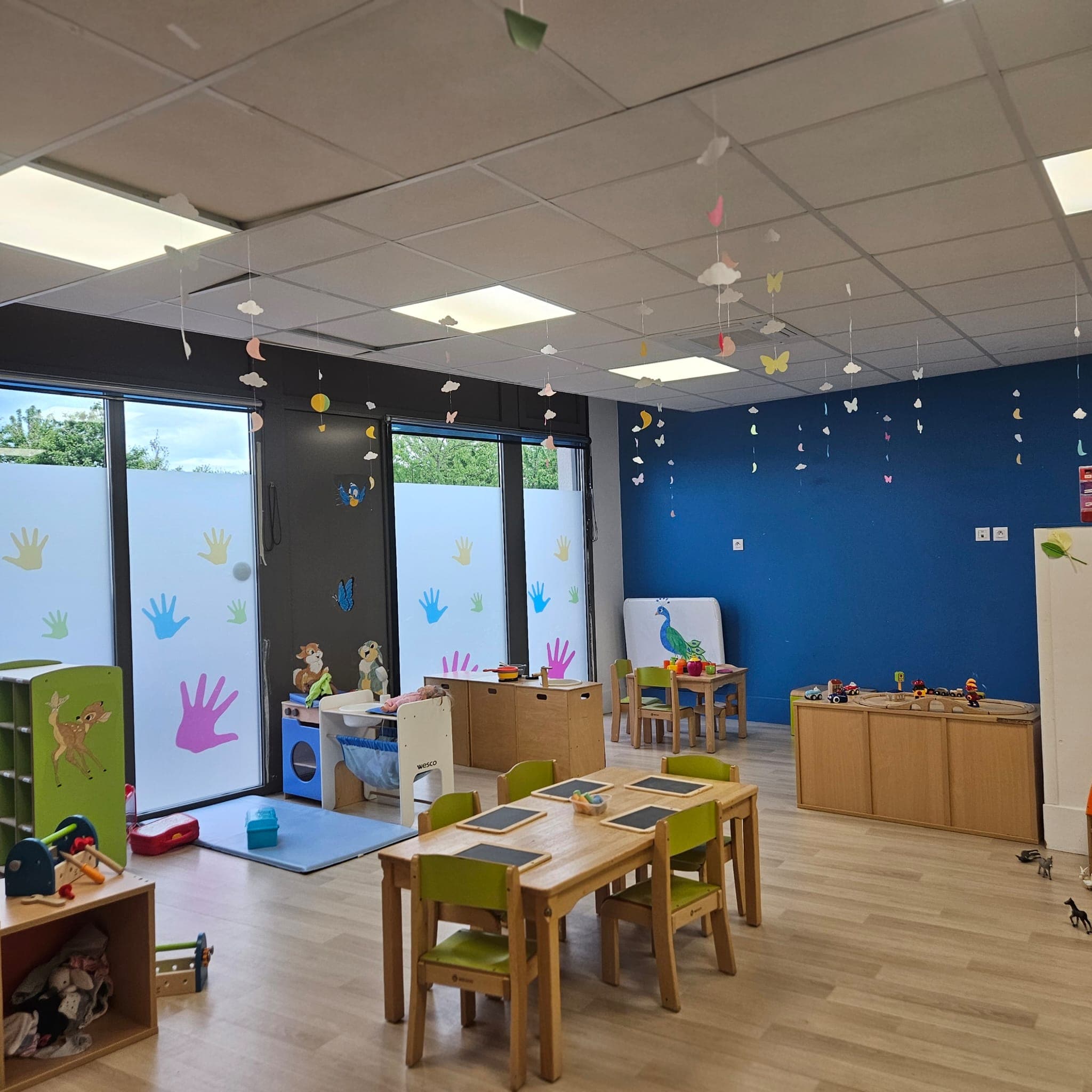 Vue de la salle bleue de la crèche ESensCiel